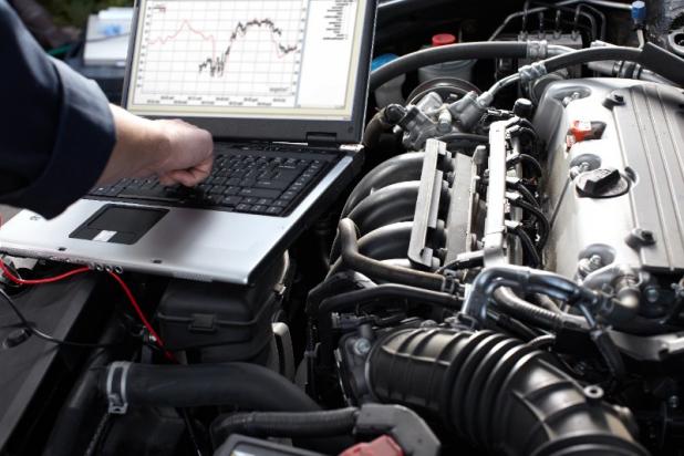 Diagnostic moteur en garage auto