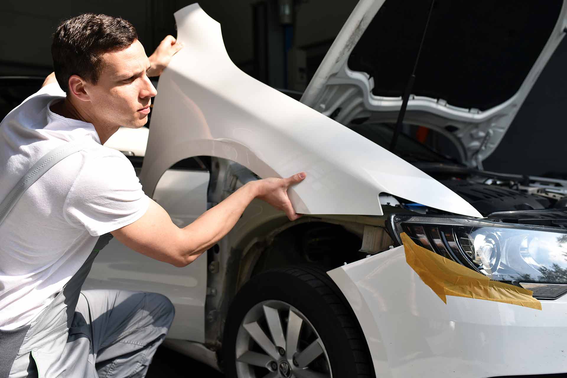 Remplacement aile avant droite voiture par un carrossier